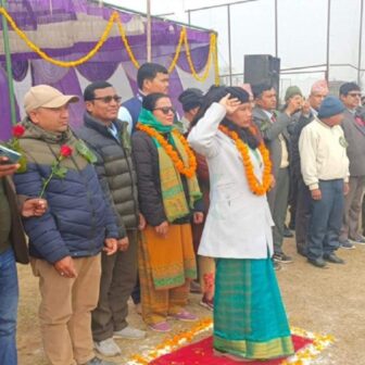 धनगढीकि उपप्रमुखले विद्यार्थीबाट लिइन् रातो कार्पेटमा सलामी