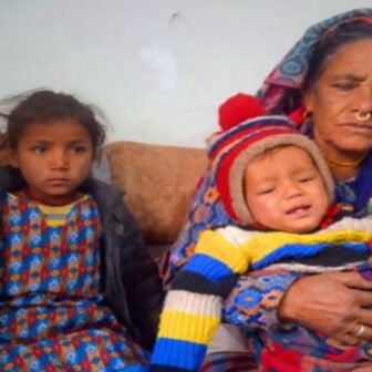 दुवै मिर्गौला फेल भएर आमाको मृत्यु भएपछि ४ छोराछोरीको बिचल्ली