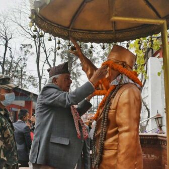 नवनिर्वाचित राष्ट्रपति पौडेलद्वारा भट्टराई र पुष्पलालको सालिकमा माल्यार्पण