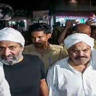 हतकडीसहित प्रहरी घेरामा रहेका उत्तर प्रदेशका पूर्वसांसदको गोली हानी हत्या