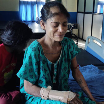 पैसा तिर्न नसक्दा छोराछोरीसहित श्रीमती अस्पतालमा बन्धक, श्रीमान् विदेशमा बेरोजगार