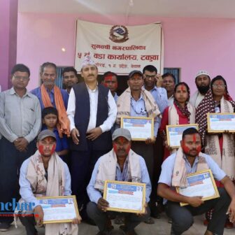 मोरङको सुनवर्षीमा उत्कृष्ट शिक्षक तथा विद्यार्थीहरुलाई वडाकार्यालयद्वारा सम्मान