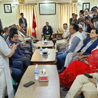 बालकृष्ण खाण पक्राउ परेपछि शेखर-गगन समूहका ‘घण्टी कांग्रेस’ले नारायणकाजीसँग मनाए खुसीयाली