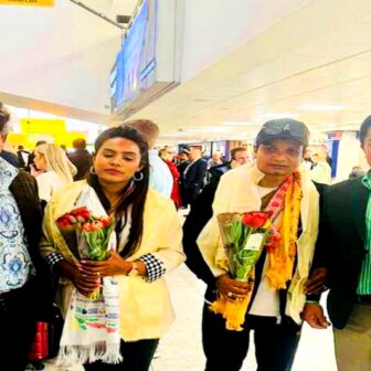 लोकदोहोरी स्वर्णिम साँझका लागि बेलायत पुगे गायक शिव हमालसहितका कलाकार