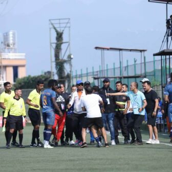 च्याम्पियन चर्च ब्वाइज र खुमलटारबीचको खेल तनावग्रस्त