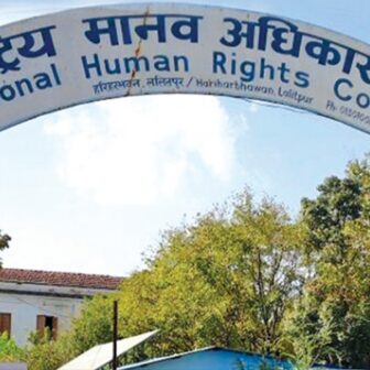 आयोगले सरकारलाई भन्यो– विमानस्थलबाट फकाईएका कामदारलाई क्षतिपूर्ति देऊ