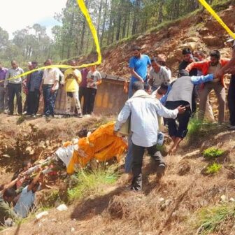 अछाममा मलामी बोकेको ट्रयाक्टर दुर्घटना हुँदा एकको मृत्यु, ३४ घाइते