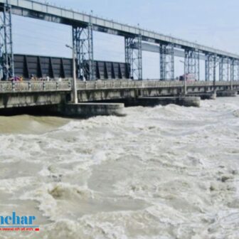 सप्तकोशीमा पानीको बहाव ११ वर्ष यताकै उच्च, ५६ ढोका खोलियो