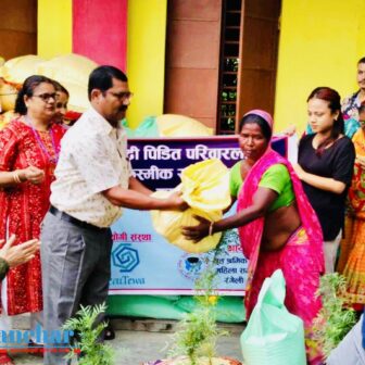 मोरङको रंगेलीमा गृह श्रमिक सृजनशिल महिला समाज नेपालद्वारा वित्पन्न वर्गलाई राहत वितरण