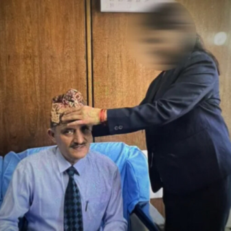 महिला कर्मचारीसँग दुबईमा हाकिमको मस्ती