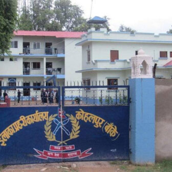 बन्धक शिशुलाई उद्धार गर्न जाँदा कोहलपुरका डीएसपीमाथि छुरा प्रहार