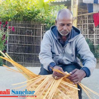 मोरङको रंगेलीमा छठ पर्वका लागि ढक्की र सुप्पा  बनाउन ब्यस्त