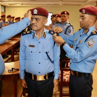 प्रहरी नायव उपरीक्षक रेग्मीलाई दर्ज्यानी चिन्हद्वारा सुशोभित