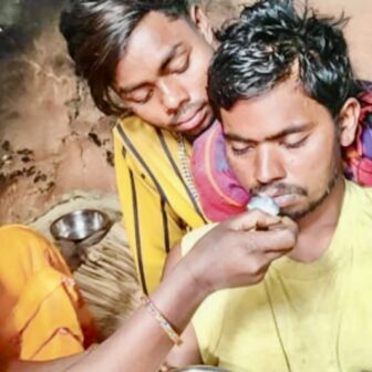 न्यूरो अस्पतालले मृत घोषणा गरी घाट लैजान लागेका एक व्यक्ति जीवितै