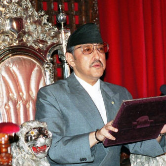 राजा वीरेन्द्रले तत्कालिन गृहमन्त्री गौतमलाई आईजी नहटाउनू भनेका थिए तर टेरेनन्