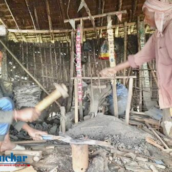 मोरङको रंगेलीमा कोईलाको अभावमा कर्मकार समुदायको पेशा संकटमा