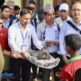 मोरङ रंगेलीका अग्नि पिडितका बालबालिकाहरुलाई कपि र ब्याग वितरण