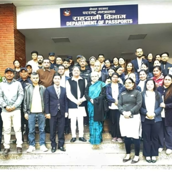ज्ञानेन्द्र शाहले गरे राहदानी नवीकरण, सर्वसाधारणसरह लाइनबाटै लिए सेवा