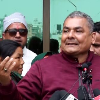 अर्थमन्त्रीलाई दुर्गा प्रसाईंको चुनौती: समातेर देखाए हुन्छ