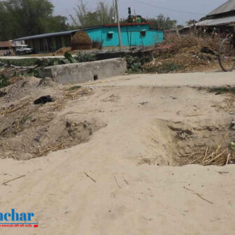 नेपाल-भारत सिमाना दशगजामा भारतीय एसपीले भत्कायो सडक