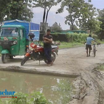 मोरङको दलेली राजगंज सडक अबरुद्ध हुदा स्थानीयलाई सास्ती