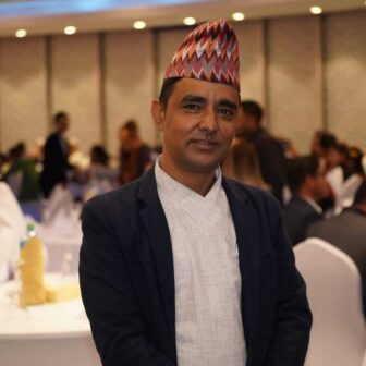 घरमा त बोलिन छिमेकीलाई के पोल खोल्नु ?