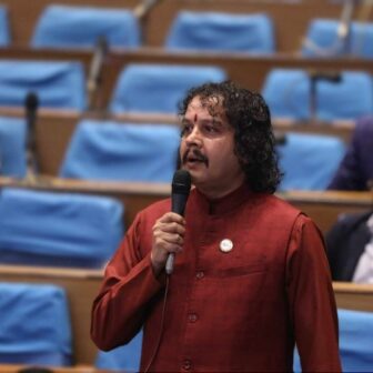 प्रधानमन्त्रीलाई रास्वपाले भन्यो- विद्युत् लाइन जोड्न जस्तै महसुल उठाउन पनि निर्देशन दिनुपर्‍यो