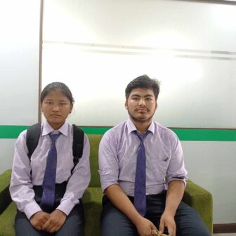 सानिमा बैंकले धादिङका दुई जना विद्यार्थीलाई छात्रवृत्ति वितरण गर्ने