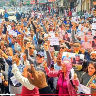 सभापति रवि लामिछाने पक्राउको विरोधमा पोखरामा रास्वपाको प्रदर्शन सूरू