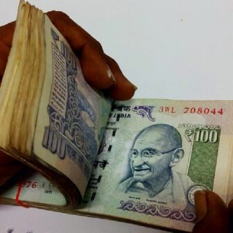 भारू १०० रूपैयाँका लागि १६६ रूपैयाँ तिर्छन् सीमावारीका नेपालीहरू