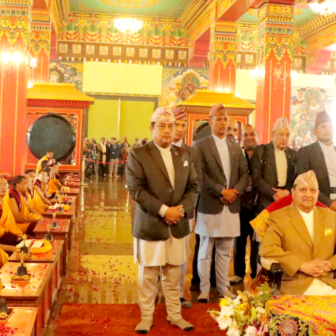 ज्ञानेन्द्र शाहले लुम्बिनीमा गरे हजार बुद्ध मन्दिरको पूजा