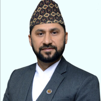 रास्वपा सभापति लामिछाने आज काठमाडौं जिल्ला अदालतमा उपस्थित हुँदै