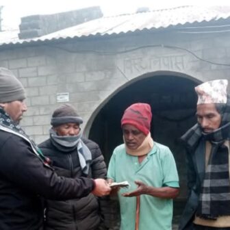 कंचनपुर : हात्तीको आक्रमणबाट घाइते बिष्टलाई प्रवासी नेपालीद्वारा आर्थिक सहयोग