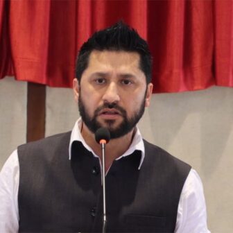 निलम्बित सांसद रवि लामिछाने संसदीय दलको कार्यालय जाँदै, सभामुख घिमिरेसँग भेट्ने तयारी