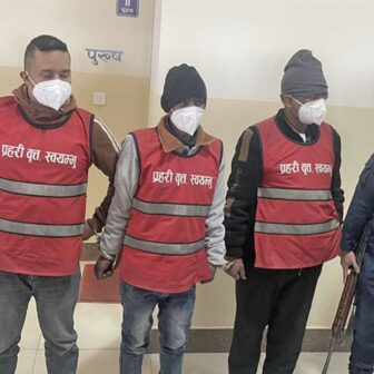 डल्लुबाट सुनको गरगहना चोरी गरेका ३ जना पक्राउ
