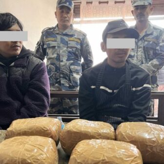 जोरपाटीबाट ५ किलो पोल्यान्ड सहित दुई जना पक्राउ