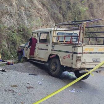 पर्वतमा बोलेरो जीप दुर्घटना : २ जनाको मृत्यु, ६ जना घाइते