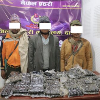 घोराहीमा ठूलो परिमाणको चरेस बरामद, तीन जना पक्राउ