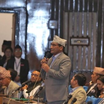 कुलमान घिसिङलाई हटाएको विषयमा प्रधानमन्त्रीको स्पष्टीकरण माग