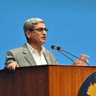 पूर्वराजा ज्ञानेन्द्रलाई गृहमन्त्रीको चेतावनी: ‘राजतन्त्र फर्किन्छ भन्ने भ्रम नपाल्नू’