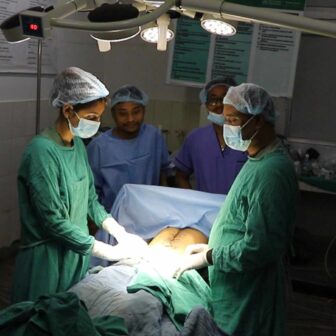 रंगेली अस्पतालमा हाईड्रोसिल र हर्नियाको निःशुल्क उपचार हुँदै