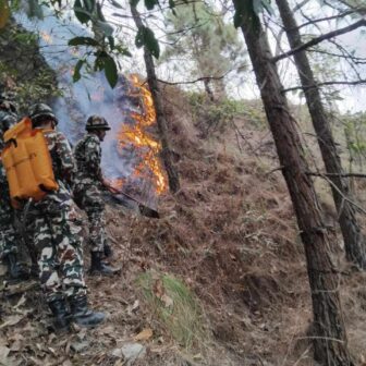 नेपाली सेनाद्वारा आगलागी नियन्त्रण