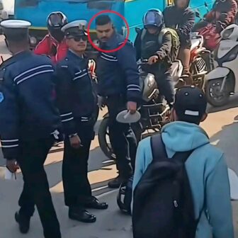 काठमाडौंमा ट्राफिक प्रहरीद्वारा सर्वसाधारणमाथि निर्घात कुटपिट : भिडियो सामाजिक सञ्जालमा भाइरल