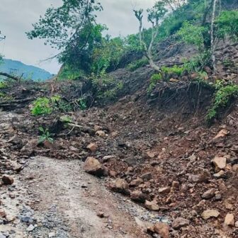 राप्ती लोकमार्ग पहिरोले पूर्ण अवरुद्ध