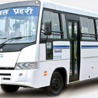 काठमाडौं उपत्यकामा सवारी ठप्प, सर्वसाधारणका लागि प्रहरीले चलायो बस