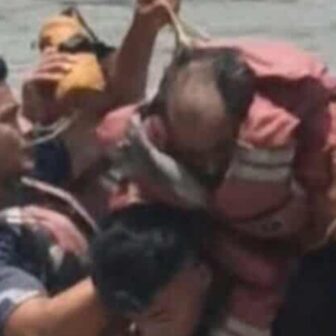 नारायणी नदीमा बग्दै गरेका पुरुषको सशस्त्र प्रहरीद्वारा जीवितै उद्धार