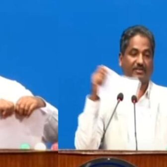 संसद्को रोष्ट्रममै प्रभु साहले च्याते निजामती सेवा विधेयकको प्रति