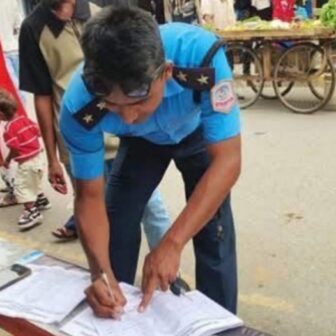 रवि लामिछानेको पक्षमा हस्ताक्षर गरेपछि ट्राफिक सई खड्का हेडक्वाटरमा तानिए