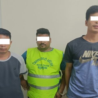 क्रिप्टो कारोबारमा संलग्न तीन जना पक्राऊ, ४ लाखभन्दा बढी नगद र सयौं सीमकार्ड बरामद