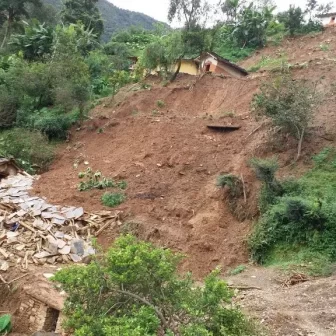 ताप्लेजुङमा पहिरोले कटुवाल परिवारको घर पुरिँदा चार जना घाइते